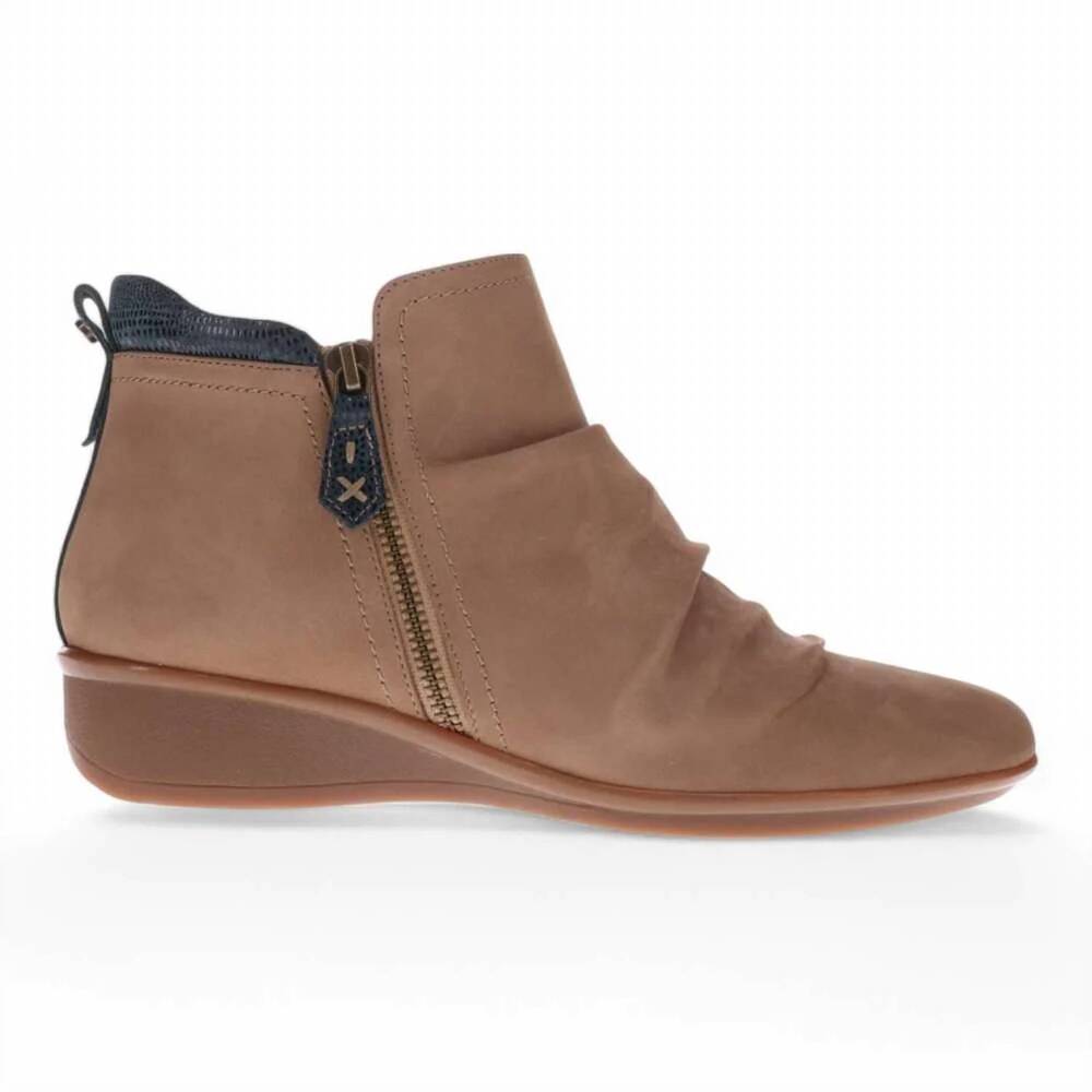 NEW REVERE women's plymouth wedge boot in toffee nubuck/navy lizard